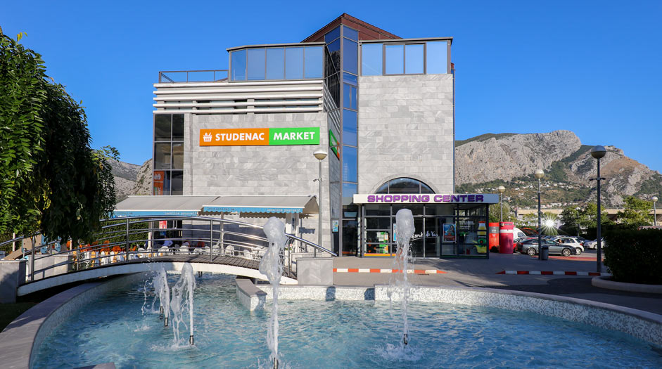 Studenac Einkaufszentrum in Omis